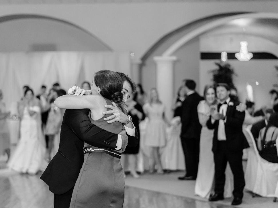 groom & mom dance at cypress columns thibodaux wedding photographer
